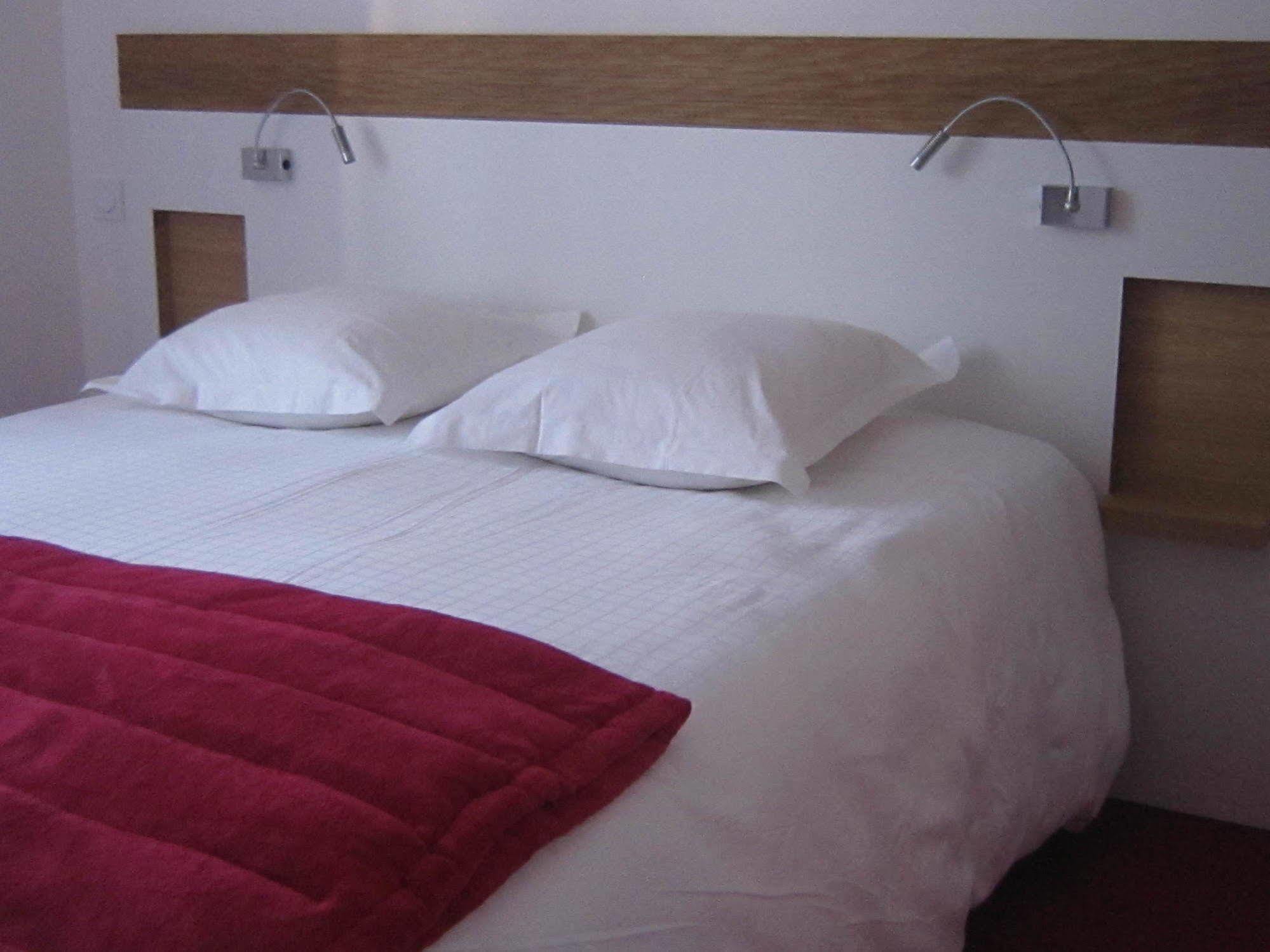 Hotel De Perros, The Originals Boutique Bagian luar foto
